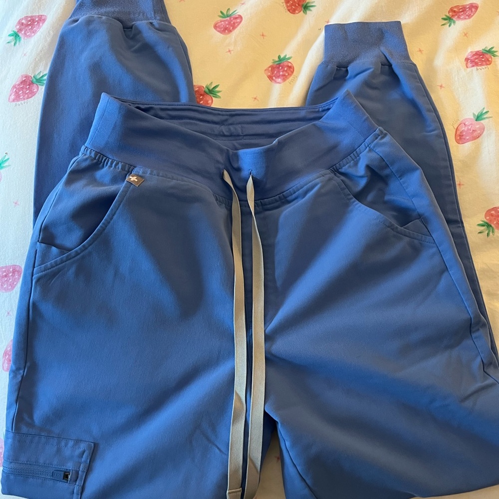 Figs ciel blue scrub set